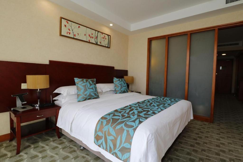 Qingdao Royal Garden Hotel מראה חיצוני תמונה
