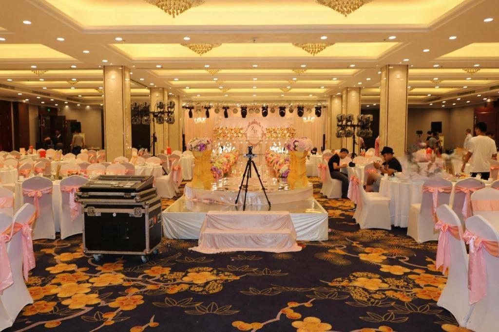 Qingdao Royal Garden Hotel מראה חיצוני תמונה